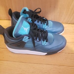 Teal Jordan retro 4s